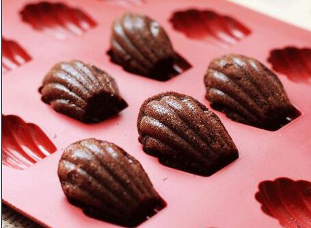 美味巧克力瑪?shù)铝盏案獾淖龇? alt=